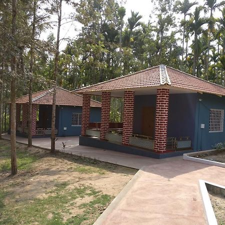 The Shades Holiday Homes Kushālnagar Buitenkant foto