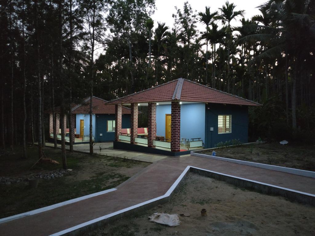 The Shades Holiday Homes Kushālnagar Buitenkant foto